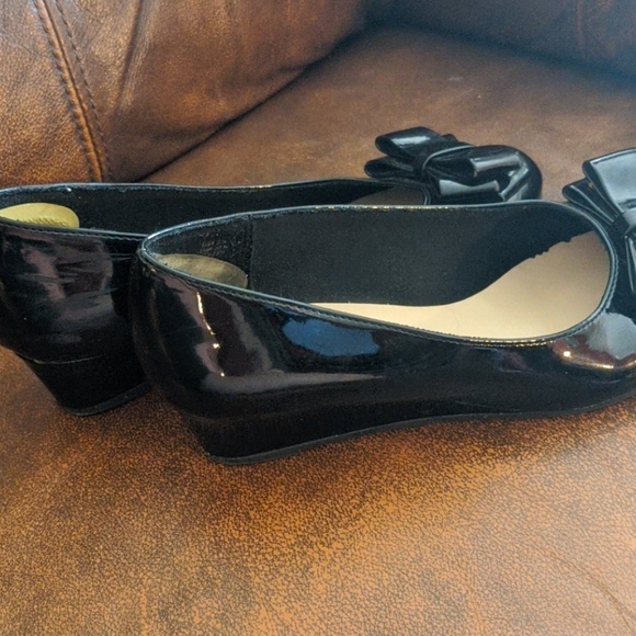 Girls Black Patent Leather Wedge, 3 1/2 - Picture 5 of 7